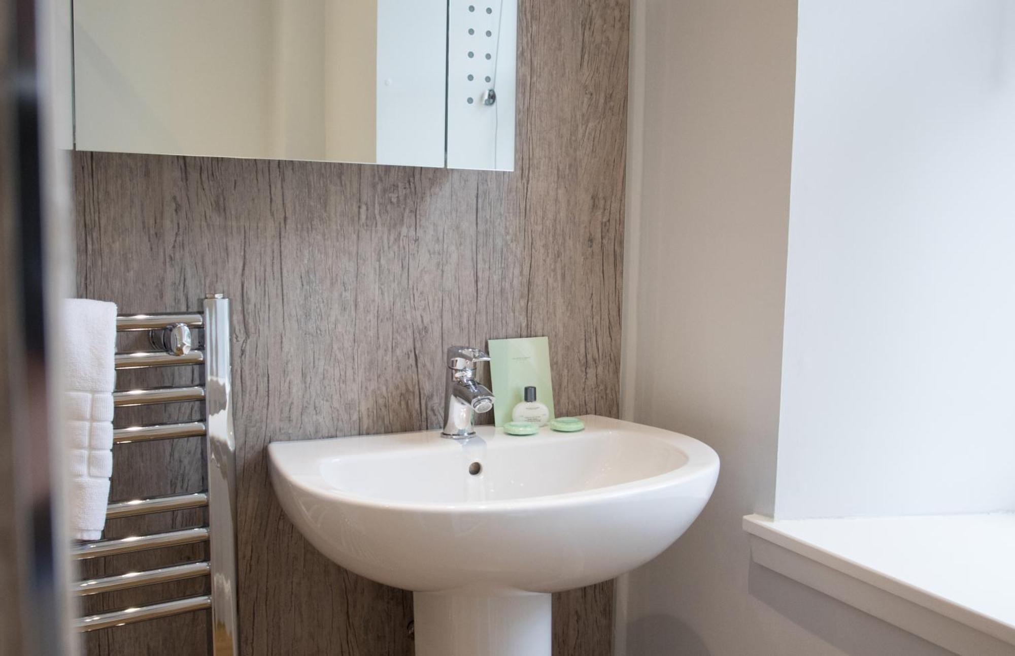 Glenmoriston Town House Apartments 인버네스 외부 사진